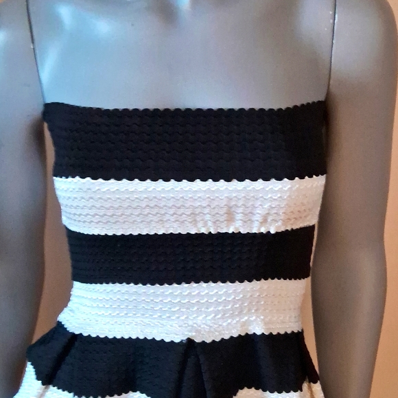Solid Paneled Elastic Dress - Picture 2 of 4